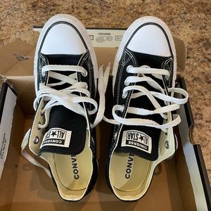 New Black converse. Chuck Taylor all stars. Women’s 8.